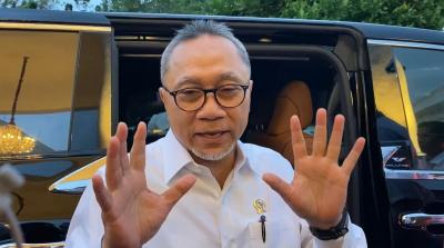 Menteri Jadi Pramuniaga Koperasi Desa